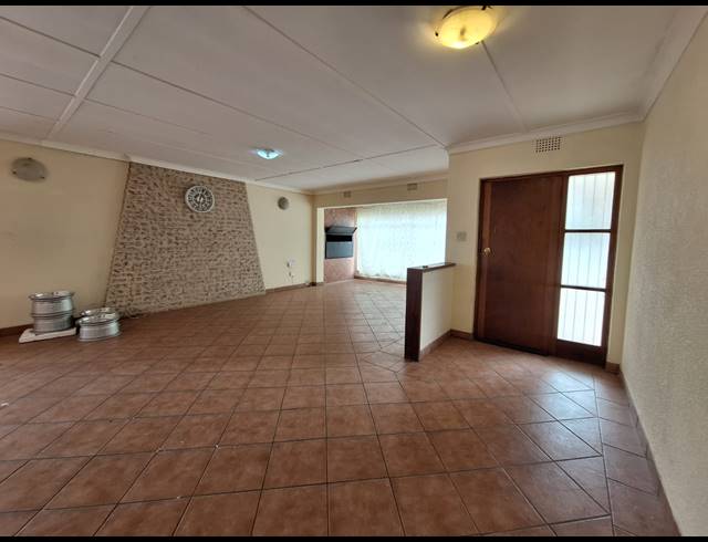 3 BEDROOM HOUSE FOR SALE IN RENSBURG
